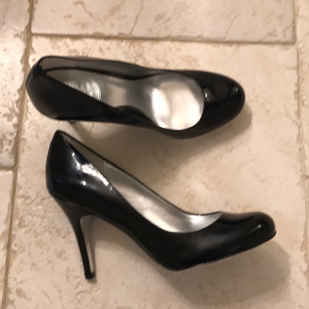 Jessica Simpson brand patent pumps